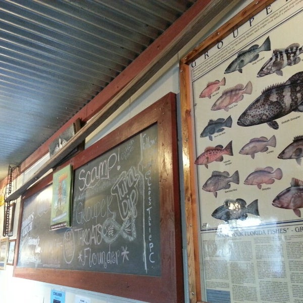 Foto tomada en Captain&#39;s Table Fish House Restaurant  por Stewart A. el 5/16/2013