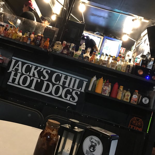 Снимок сделан в Jack&#39;s Chili Hot Dogs пользователем Daniel L. 8/3/2017