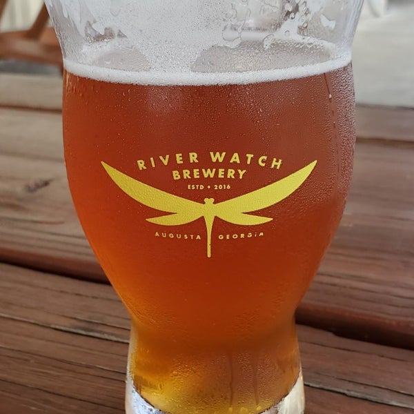 รูปภาพถ่ายที่ River Watch Brewery โดย Mike S. เมื่อ 8/21/2021