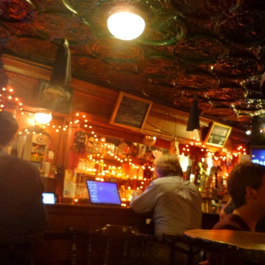 Foto diambil di The Dog &amp; Duck Pub oleh lookatme_jj pada 10/30/2014