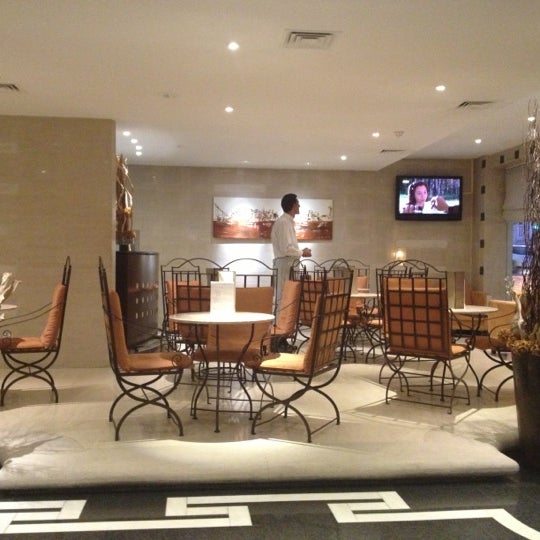 Foto diambil di SANA Executive Hotel oleh Ione U. pada 10/14/2012