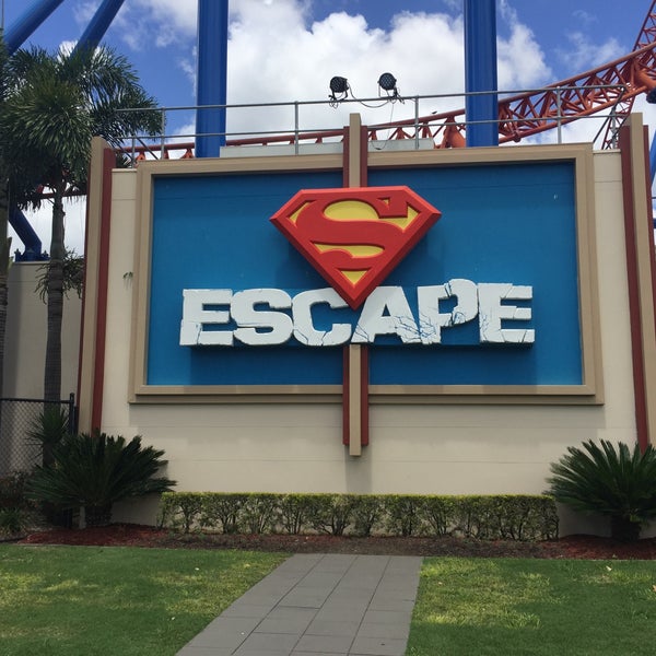 Photo taken at Superman Escape by iamsyueb on 2/9/2016