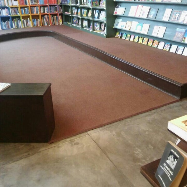 3/11/2017에 Diana M.님이 Librería El Virrey에서 찍은 사진