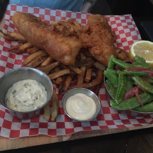 Lucille’s Oyster Dive Seafood Restaurant in Montréal