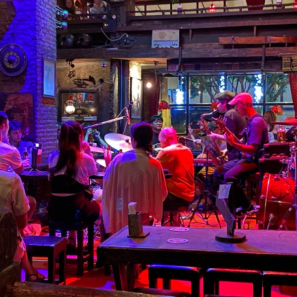 Photos at Saxophone Pub (แซ็กโซโฟนผับ) ราชเทวี, กรุงเทพมหานคร
