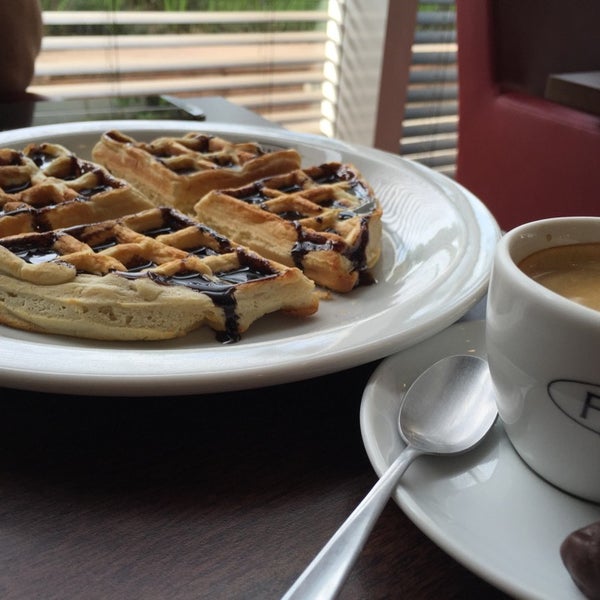 10/25/2014 tarihinde Gui G.ziyaretçi tarafından Fran&#39;s Café'de çekilen fotoğraf