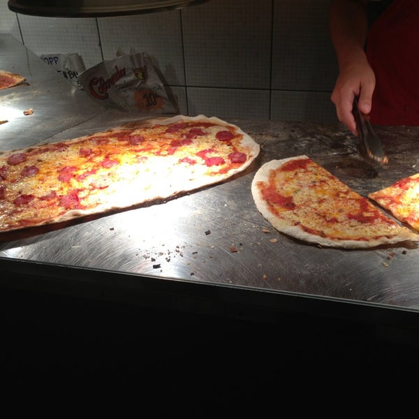 Photo prise au Pizza par Toze C. le2/24/2013