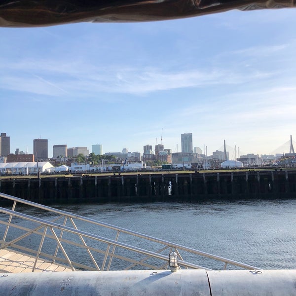 6/12/2018 tarihinde Adam K.ziyaretçi tarafından Pier6 Boston'de çekilen fotoğraf