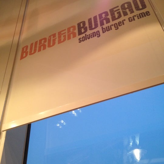 Снимок сделан в Burger Bureau пользователем Iain H. 12/15/2012