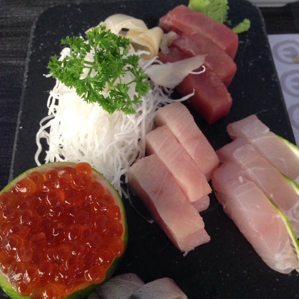 Photo taken at Japo Sushi &amp; Bar by Ana E. on 3/21/2014