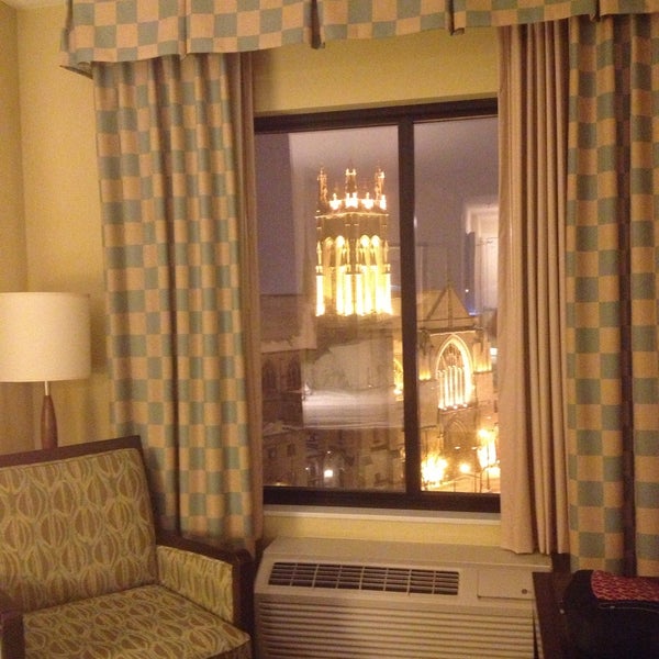 รูปภาพถ่ายที่ Hilton Garden Inn โดย Leah K. เมื่อ 4/12/2013