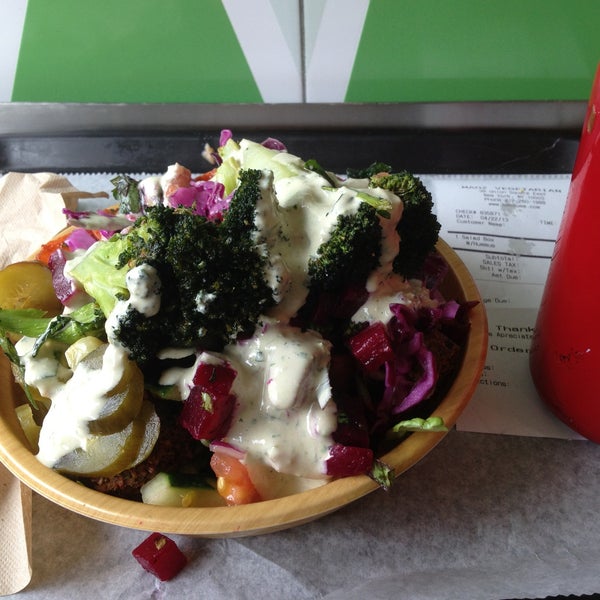 รูปภาพถ่ายที่ Maoz Vegetarian โดย Leah K. เมื่อ 4/22/2013