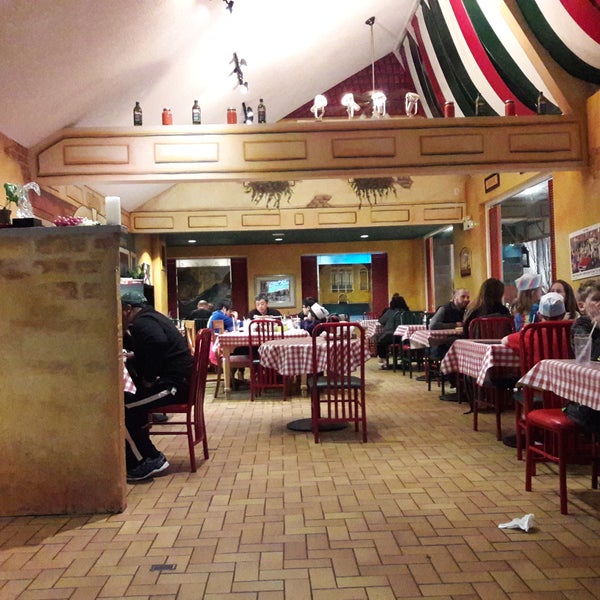 4/12/2017에 Hendrix M.님이 Zappi&#39;s Italian Eatery - Pasta, Pizza and Subs에서 찍은 사진