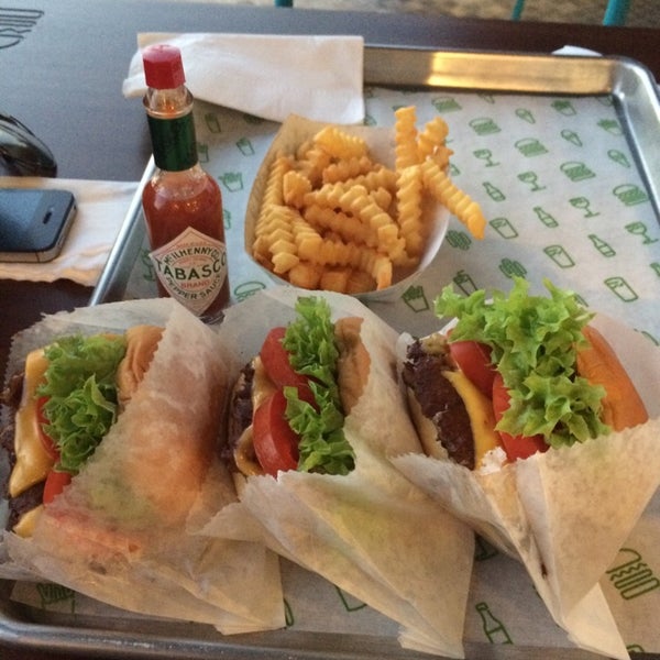 Shake Shack شيك شاك Burger Joint In Dubai