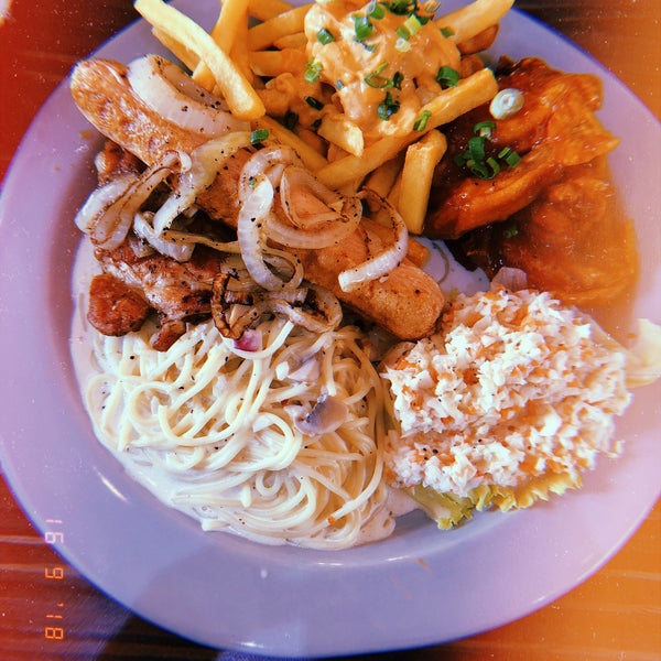 Снимок сделан в PoP&#39;s Eatery пользователем Nur Khalilah M. 9/16/2018