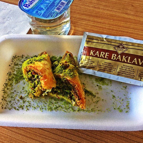 รูปภาพถ่ายที่ Kare Baklava โดย İrfan K. เมื่อ 9/23/2016