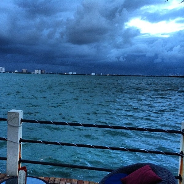 11/8/2013 tarihinde Stan R.ziyaretçi tarafından Trio On The Bay'de çekilen fotoğraf