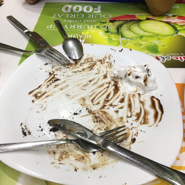 Gelato Show Ice Cream & Coffee Bar Dessert Shop in Jounieh
