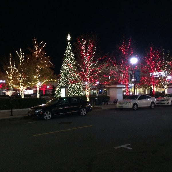 Das Foto wurde bei Peninsula Town Center von Jim C. am 11/21/2013 aufgenommen
