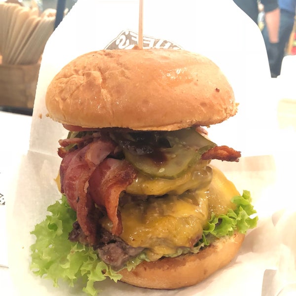 10/1/2018 tarihinde Jackie Q.ziyaretçi tarafından Ruff&#39;s Burger Marienplatz'de çekilen fotoğraf