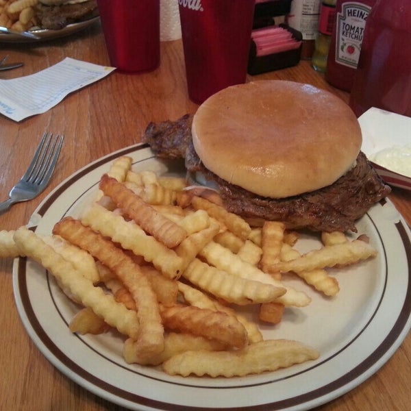 Harvey's Pirate DriveIn (Artık Kapalı) Karayip Restoranı