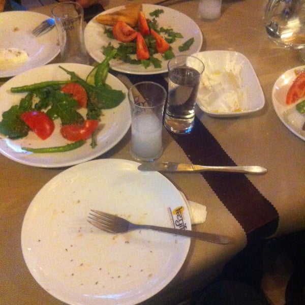 Foto diambil di Atakent Keyif Restaurant oleh Yetkin B. pada 12/15/2013