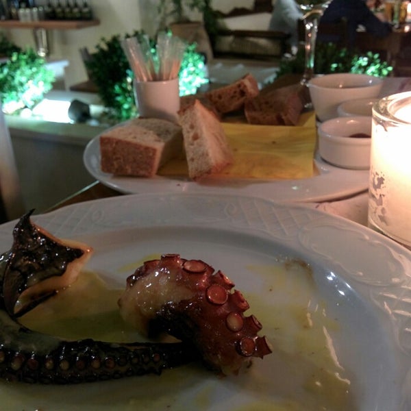 Foto diambil di Alana Restaurant oleh Garzhia pada 9/13/2014