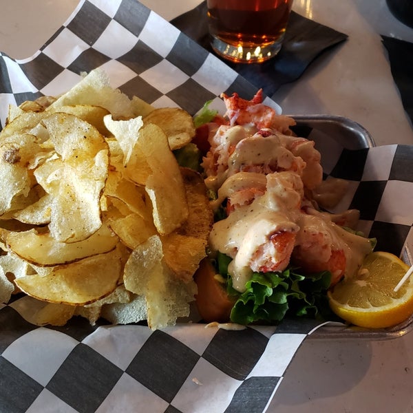 Photo taken at Maryn&#39;s Taphouse &amp; Raw Bar by Beertracker on 3/6/2019