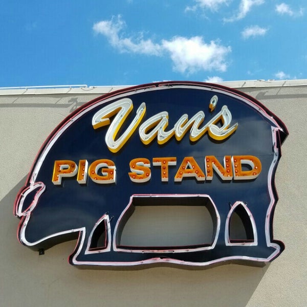 Photo taken at Van&#39;s Pig Stand - Norman by Beertracker on 7/15/2016