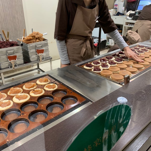 Photos At 蜂楽饅頭 天神岩田屋店 福岡市 福岡県