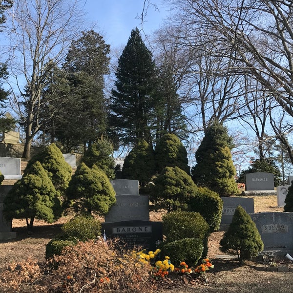 รูปภาพถ่ายที่ Sleepy Hollow Cemetery โดย Brian G. เมื่อ 2/15/2020