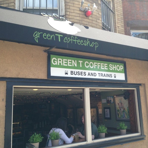 รูปภาพถ่ายที่ Green T Coffee Shop โดย Celeste S. เมื่อ 5/27/2013