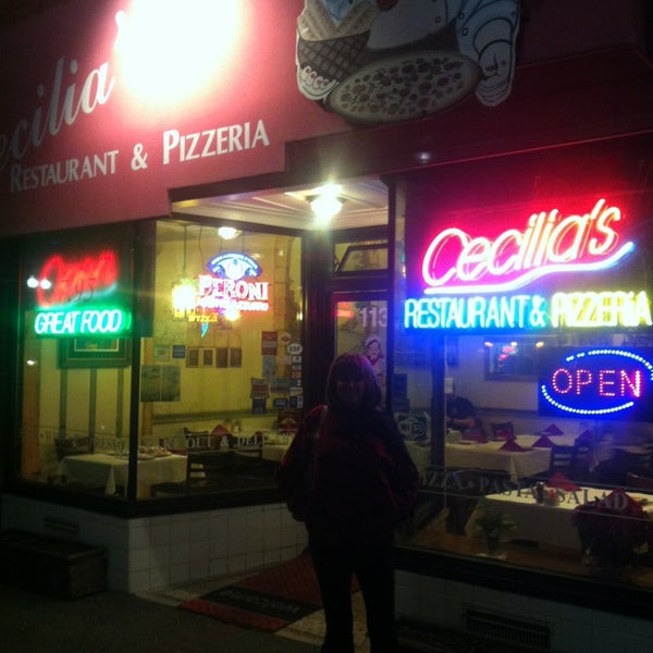 3/1/2014에 Debbie B.님이 Cecilia&#39;s Pizza &amp; Italian Restaurant에서 찍은 사진