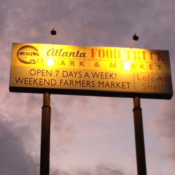 Das Foto wurde bei Atlanta Food Truck Park &amp; Market von Myers B. am 6/29/2013 aufgenommen
