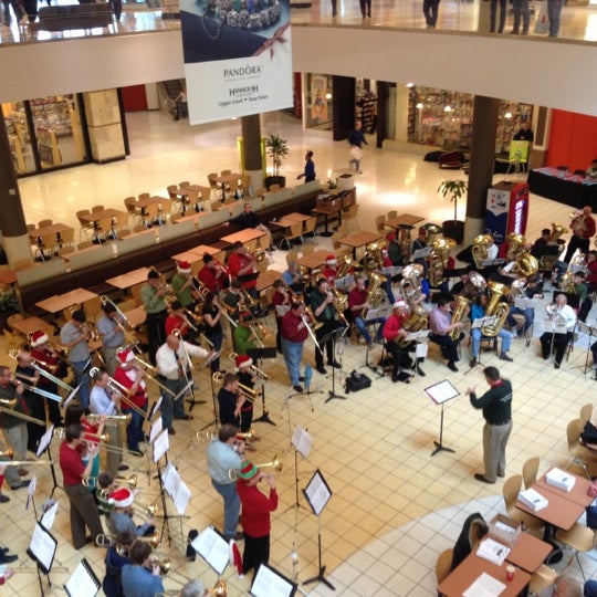 12/15/2012 tarihinde Evren S.ziyaretçi tarafından Chesterfield Mall'de çekilen fotoğraf