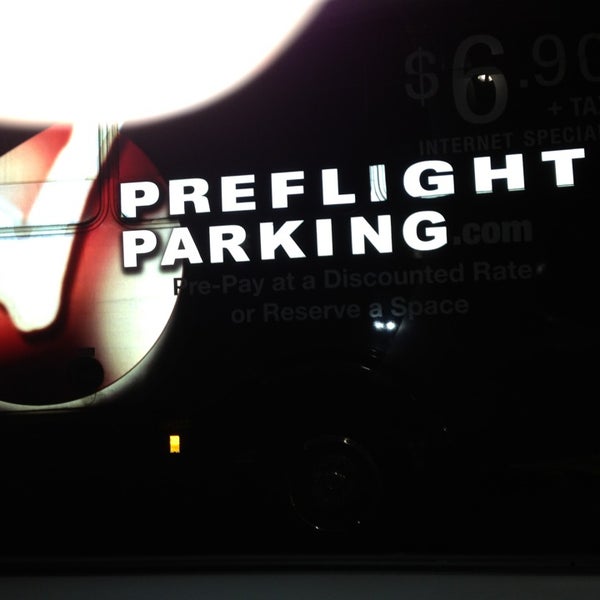 Снимок сделан в PreFlight Airport Parking пользователем Heidi C. 1/22/2013