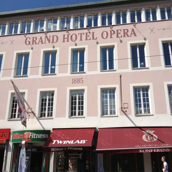 Foto tirada no(a) Grand Hotel Opera por Natasha A. em 5/31/2013