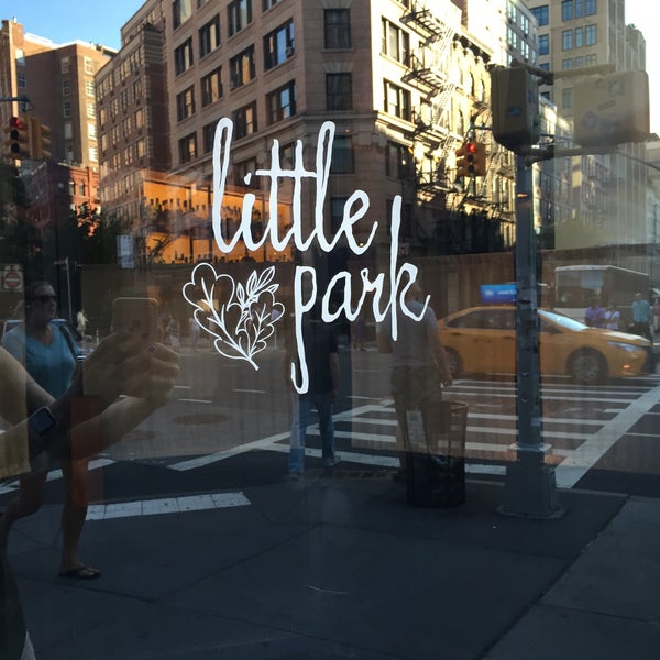 Foto tirada no(a) Little Park por Julie V. em 8/23/2016