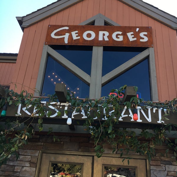 รูปภาพถ่ายที่ George&#39;s Corner Restaurant โดย Wench เมื่อ 12/18/2016