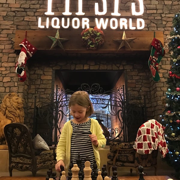 12/23/2016에 Brandi K.님이 Tipsy&#39;s Liquor World에서 찍은 사진
