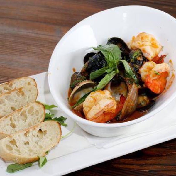 We don’t think Zuppa Di Mare can look more beautiful than this.