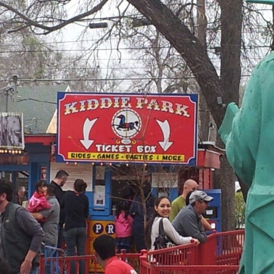 Das Foto wurde bei Kiddie Park von Dustin am 2/24/2013 aufgenommen