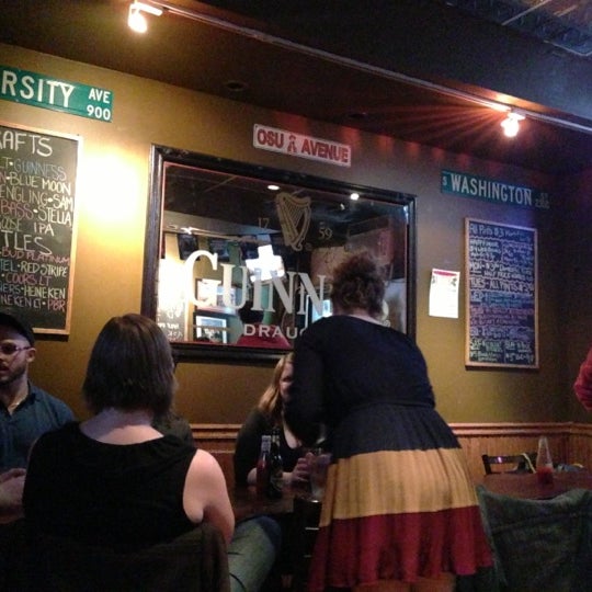 รูปภาพถ่ายที่ Stillwater Bar &amp; Grill โดย Bethany J. เมื่อ 12/11/2012