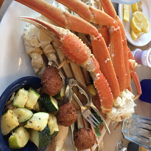 Foto tirada no(a) Blue Ridge Seafood por Lauralovinglife G. em 4/15/2018