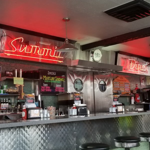 Photo taken at Summit Diner by Christine on 7/6/2019