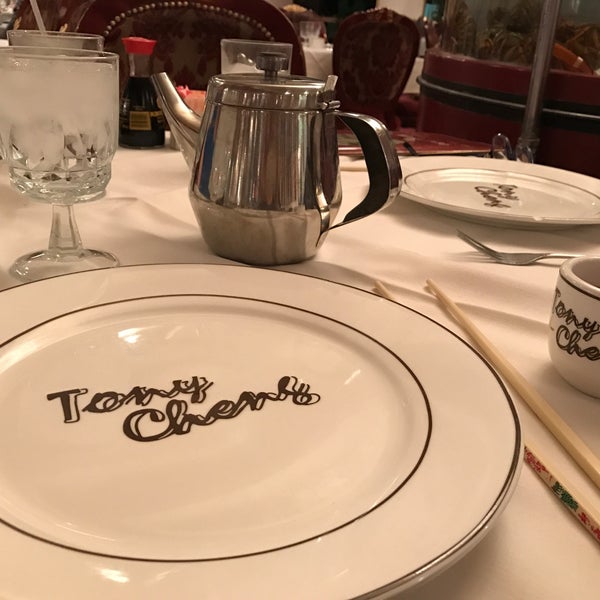 Das Foto wurde bei Tony Cheng&#39;s Restaurant von Fadra N. am 12/17/2016 aufgenommen
