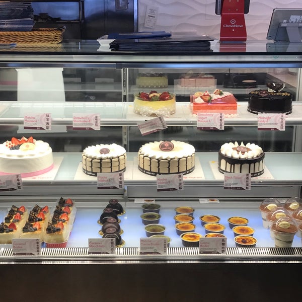 Photo taken at Sweet Hut Bakery &amp; Cafe by Natalie M. on 7/7/2018