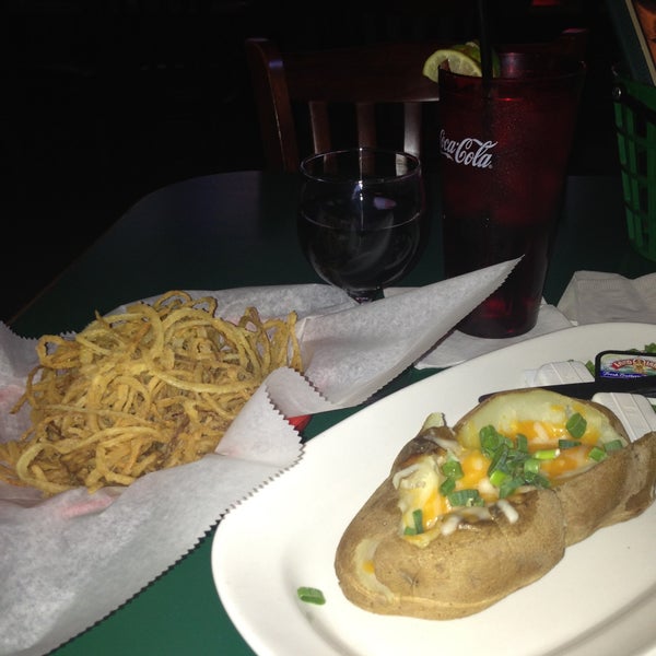 Putters Sports Grill American Restaurant in Liberty Township