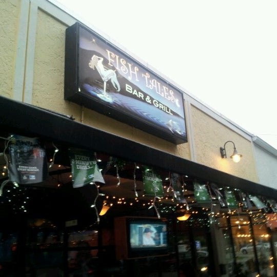 9/23/2012 tarihinde Frankie G.ziyaretçi tarafından Fishtales On 33rd Bar &amp; Grill'de çekilen fotoğraf