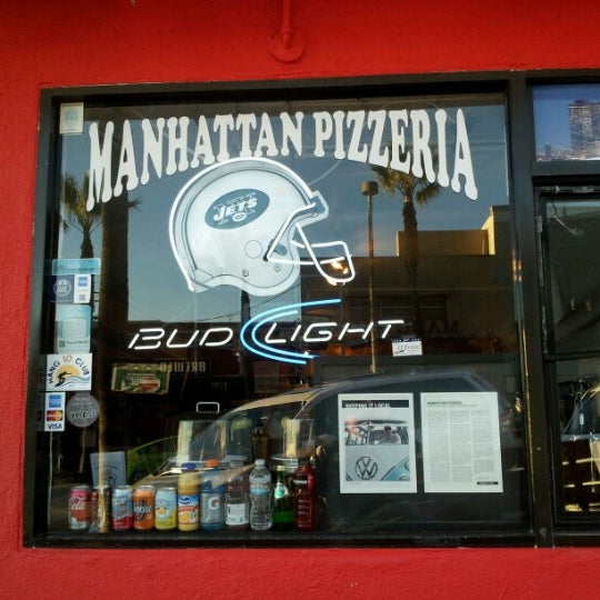 Foto tomada en Manhattan Pizzeria  por Frankie G. el 2/1/2013